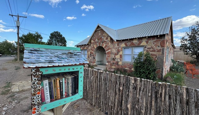Fossil+Folk House in the heart of Fort Davis