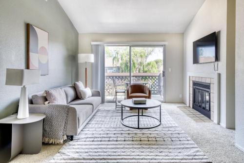 Foster City 2BR w Gym Pool Spa WD nr VISA SFO-1017