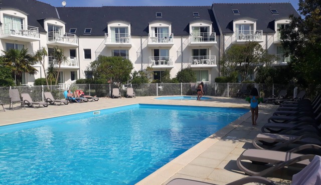 Fouesnant, pool view apartment 200 m from the beach of Beg Meil