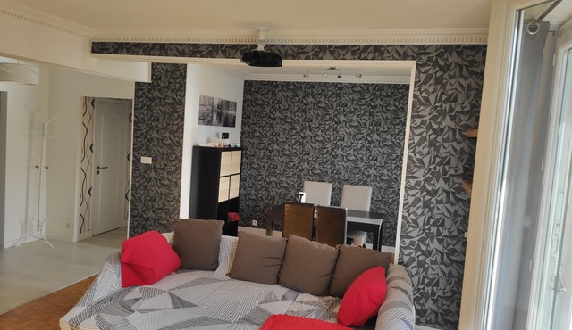 Fougères 77 m2, 2 Chambres, Garage , Balcon