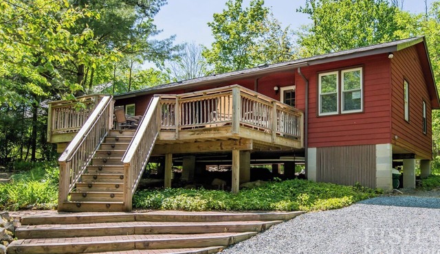 "Fountain Cottage" offers a large deck to enjoy your afternoon at Lake Mokoma