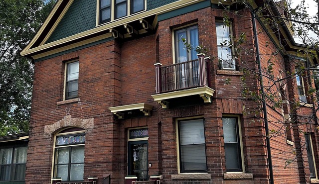 Fountain Lake Victorian-Spacious 6 bedroom home on the lake in lovely Albert Lea