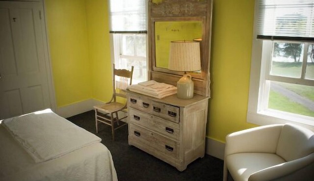 Fountain Point - Hotel Room 1