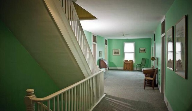 Fountain Point - Hotel Room 5