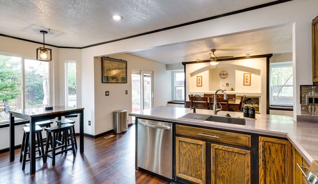 Fountain Retreat w/Private Hot Tub & Fire Pit