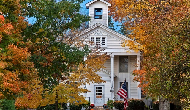 Fountain View I -Charming historical building in the heart of downtown Wellsboro