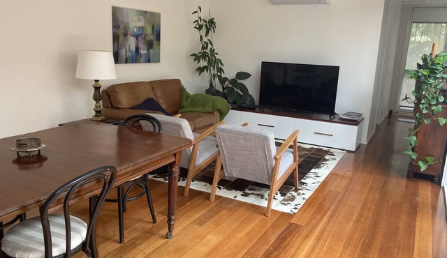 Fountain Villa - Light filled villa in leafy Camberwell