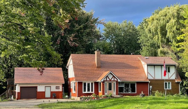 Four and half bedrooms 10 Acres of forest with trails