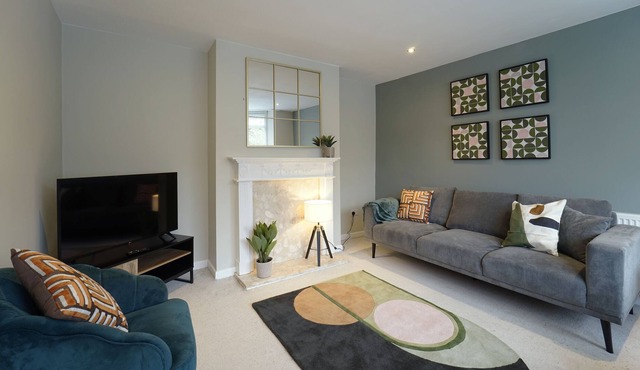 Four bed townhouse in central Wetherby with private garden