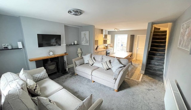 Four bedded grade two listed 1800's house on chapel grounds