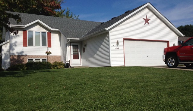 Four Bedroom, 2 Bath On Quiet Cul-De-sac