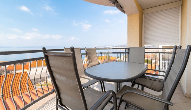 Four-bedroom apartment with terrace and sea view Klenovica, Novi Vinodolski (A-20556-a)