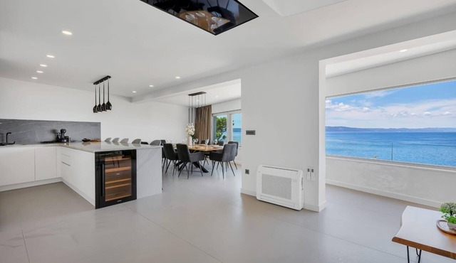 Four-bedroom apartment with terrace and sea view Drašnice, Makarska (A-21341-b)