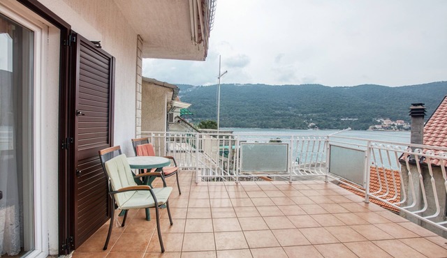 Four-bedroom apartment with terrace and sea view Grebaštica, Šibenik (A-482-a)