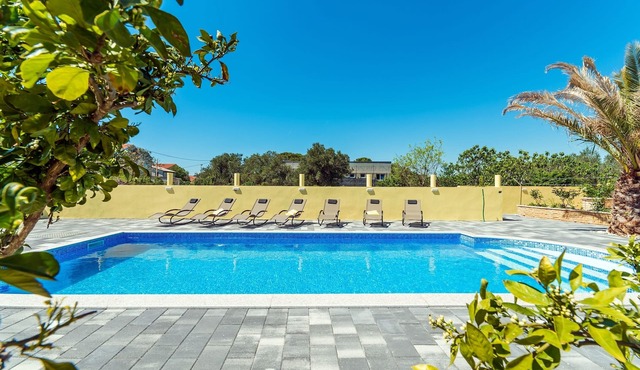 Four-bedroom apartment with balcony Bibinje, Zadar (A-6121-a)