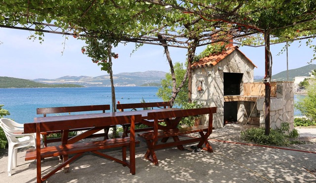 Four-bedroom apartment near beach Cove Pještata, Pelješac (A-10236-a)