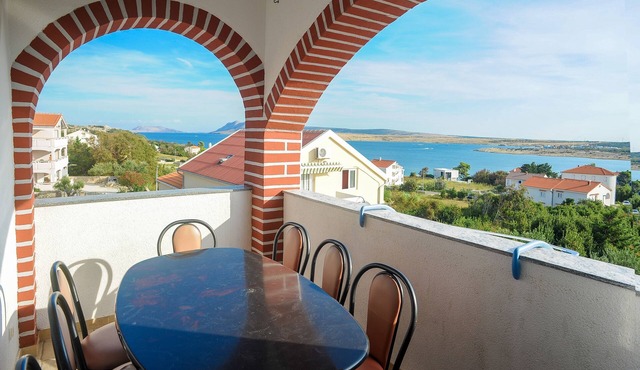 Four-bedroom apartment with terrace and sea view Caska, Pag (A-3085-d)