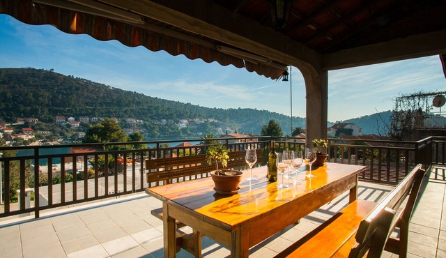 Four-bedroom apartment with terrace Brna, Korčula (A-9188-a)