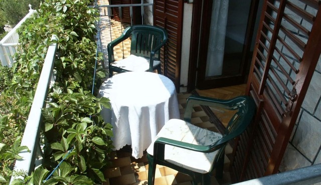 Four-bedroom apartment near beach Sućuraj (Hvar) (A-578-a)
