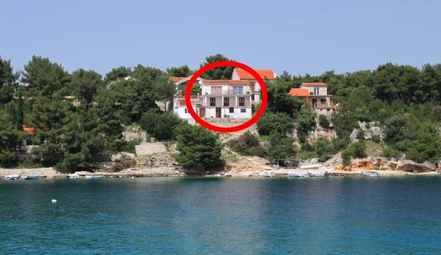 Four-bedroom apartment near beach Basina, Hvar (A-8749-a)