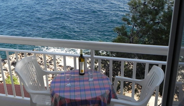 Four-bedroom apartment near beach Sveta Nedilja, Hvar (A-11433-a)