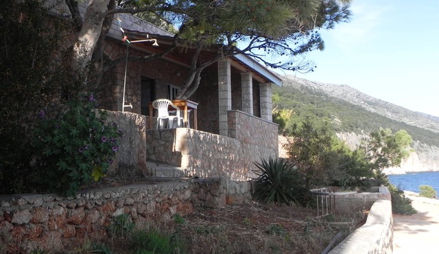 Four-bedroom apartment near beach Sveta Nedilja, Hvar (A-11433-c)