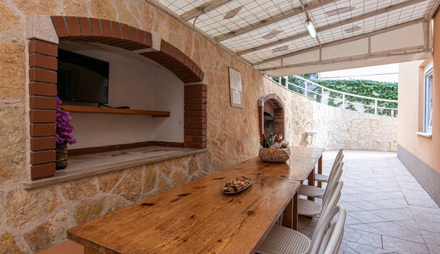 Four-bedroom apartment with terrace Gradac, Makarska (A-5198-a)