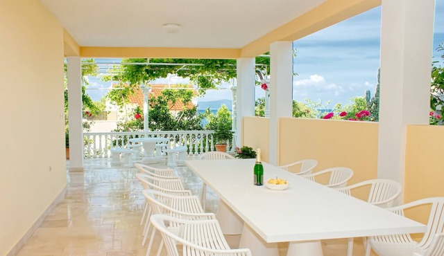 Four-bedroom apartment with terrace and sea view Živogošće - Porat, Makarska (A-2733-a)