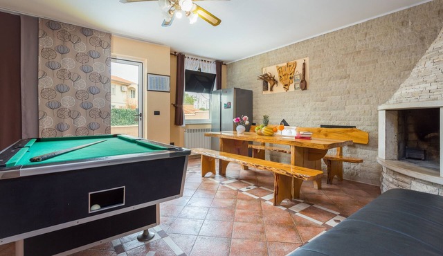 Four-bedroom apartment with balcony and sea view Pula (A-14924-a)
