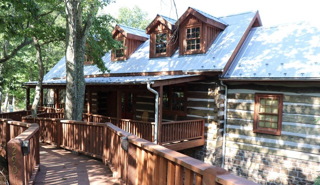Four Bedroom Cabin with View
