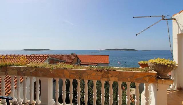 Four bedroom cozy apartment in Milna