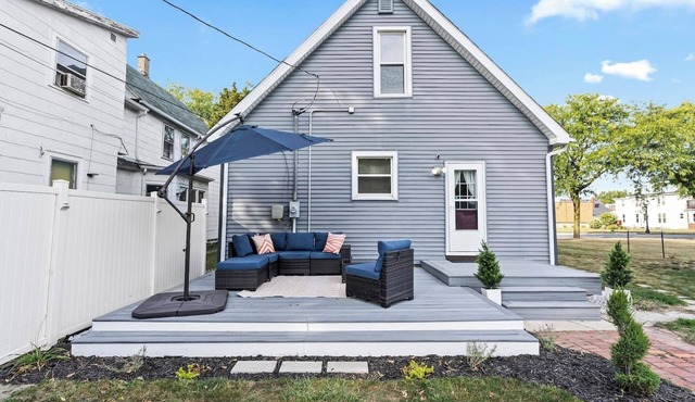 Four-Bedroom Family Home Near Downtown | Spacious & Comfortable
