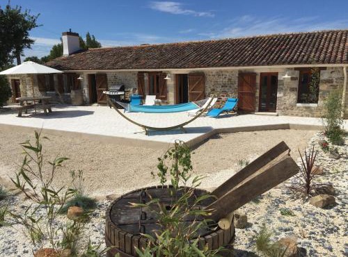 Four Bedroom Farmhouse in Vendee - Sleeps 10 - Walk To O'Gliss Water Park!