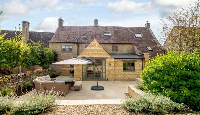 Four bedroom holiday cottage in the Cotswolds - Millham Cottages