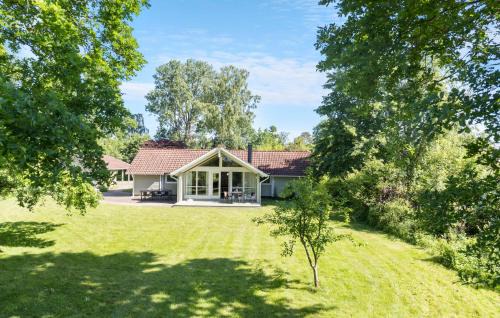 Four-Bedroom Holiday Home In Dronningmolle