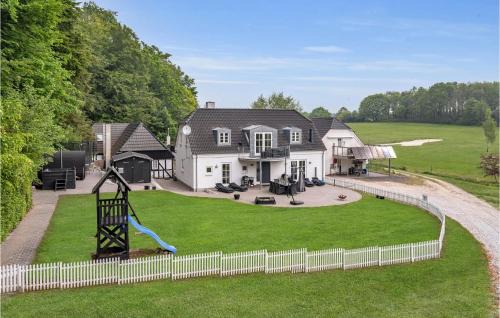 Four-Bedroom Holiday Home In Juelsminde