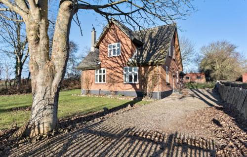 Four-Bedroom Holiday Home In Humble