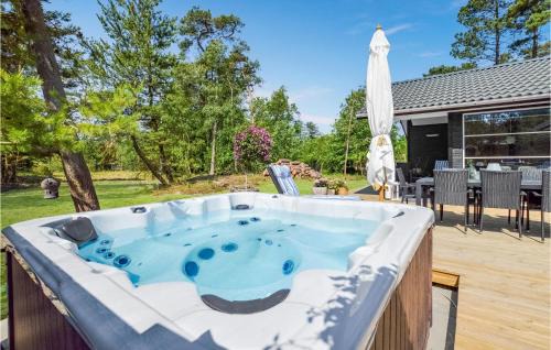 Four-Bedroom Holiday Home In Hojby