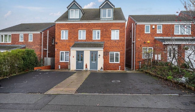 Four-bedroom home with garden, workspace and easy city access