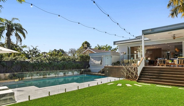 Four bedroom home in the heart of Freshwater!