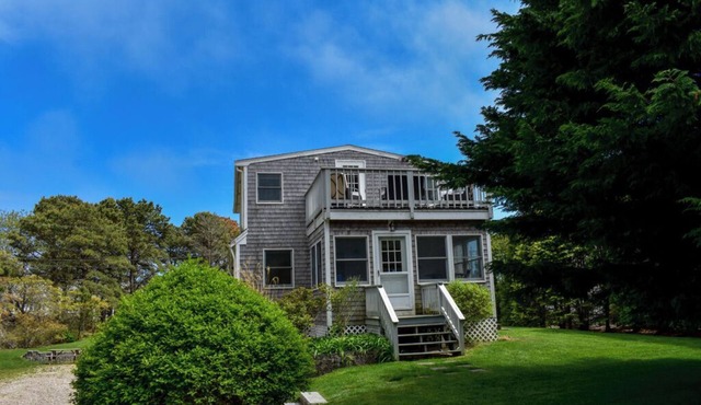 Four bedroom home-Only 500 feet walk to shared/private beach with central ac.