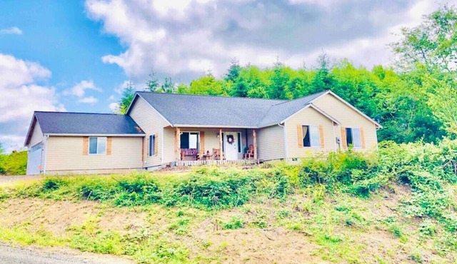 Four Bedroom Home with Hot Tub and Views