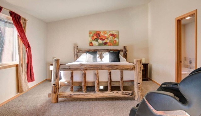 Four Bedroom Home with Hot Tub and Views