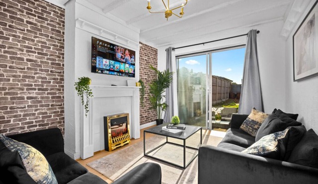 Four Bedroom House - Parking - WIFI