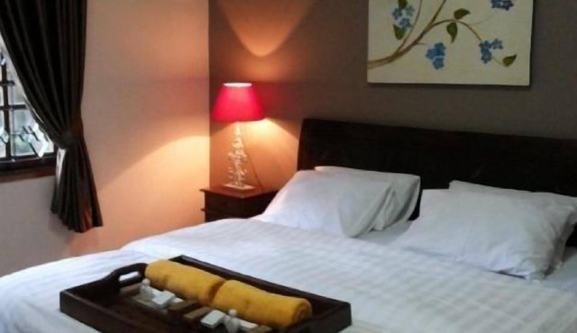 Four Bedroom House with terrace & Wifi