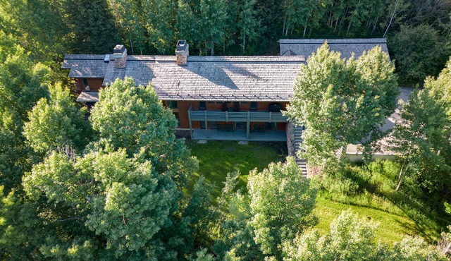 Four Bedroom Jackson Home, Accommodates up to Eight Guests