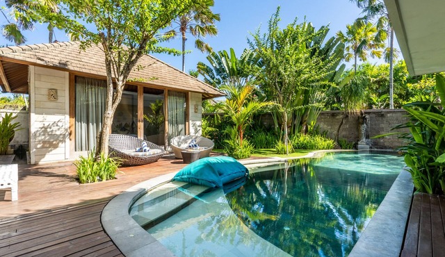 Four-Bedroom Pool Villa with Hot Tub, Great location, 2 mnts walk to the beach