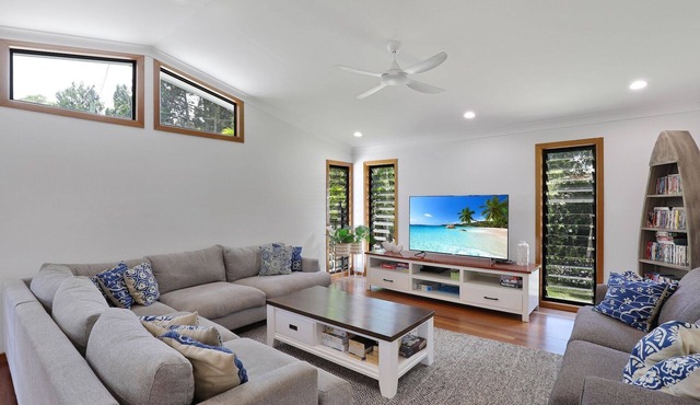 Four bedroom, Two Bathroom House Sleeping 10