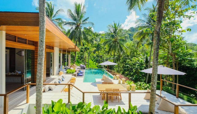 Four Bedroom Villa with Private Pool with Sea View in Lombok