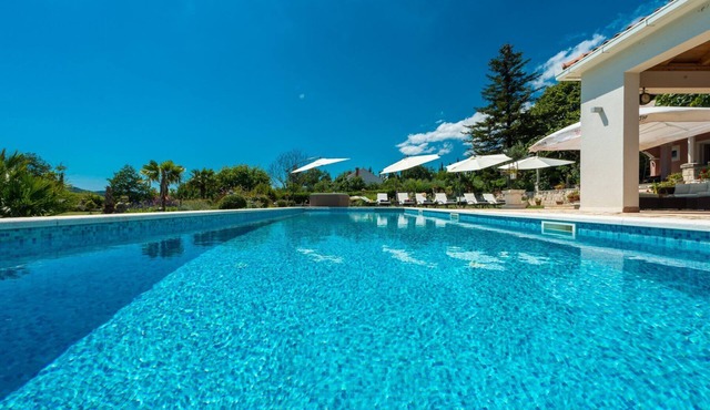 Four-Bedroom Villa with Terrace and Swimming Pool